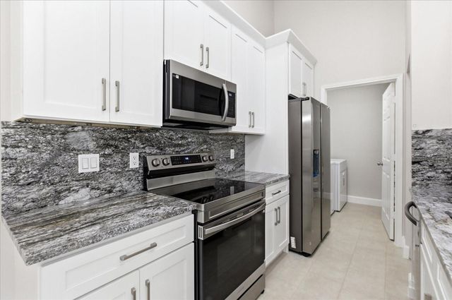 2504 GRASSY POINT DRIVE 204, Lake Mary, FL 32746