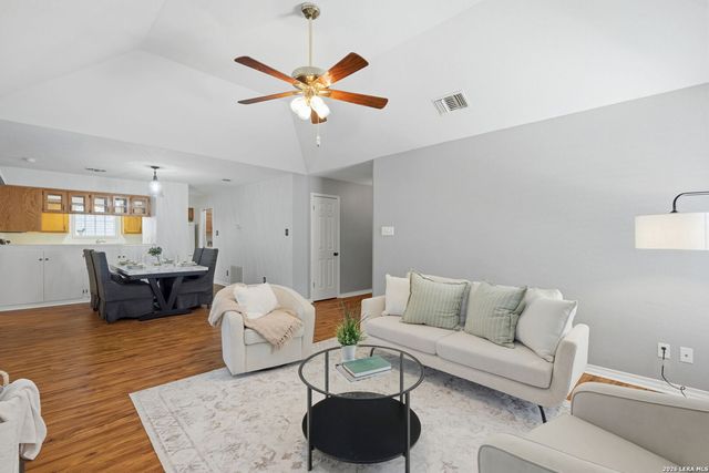 935 Parkdale, New Braunfels, TX 78130