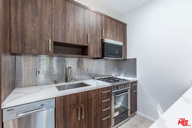 8012 Zeus Dr, Los Angeles, CA 90046