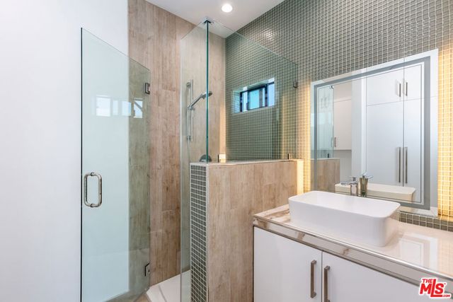 8012 Zeus Dr, Los Angeles, CA 90046