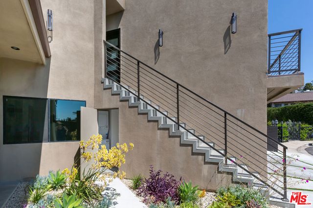 8012 Zeus Dr, Los Angeles, CA 90046