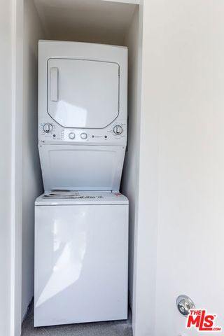 8012 Zeus Dr, Los Angeles, CA 90046