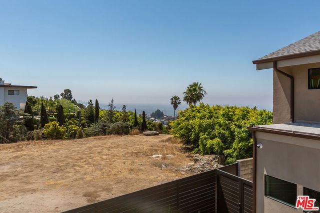 8012 Zeus Dr, Los Angeles, CA 90046