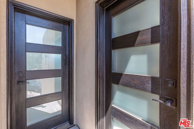 8012 Zeus Dr, Los Angeles, CA 90046