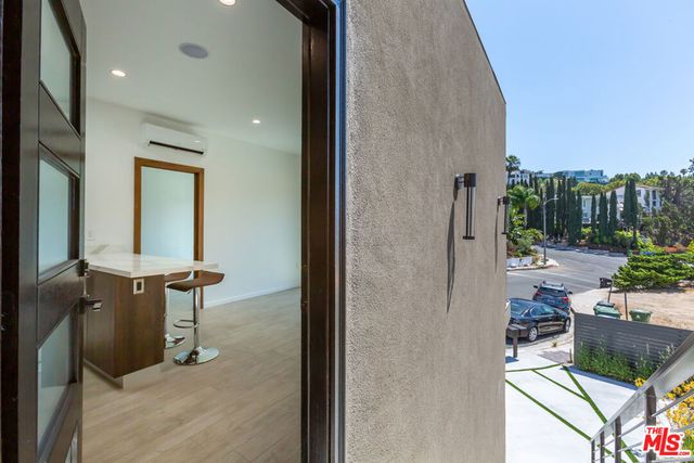 8012 Zeus Dr, Los Angeles, CA 90046