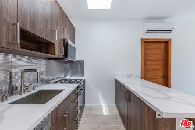 8012 Zeus Dr, Los Angeles, CA 90046