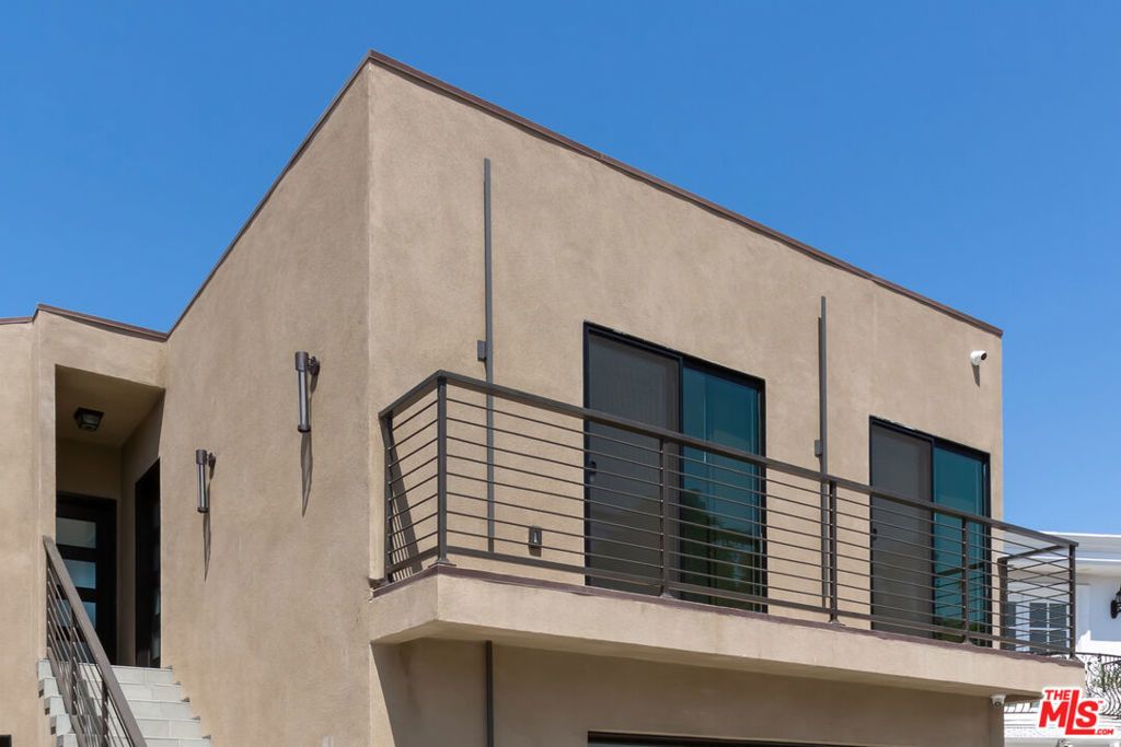 8012 Zeus Dr, Los Angeles, CA 90046