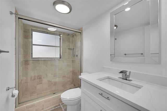2801 N Palm Aire Dr 201, Pompano Beach, FL 33069