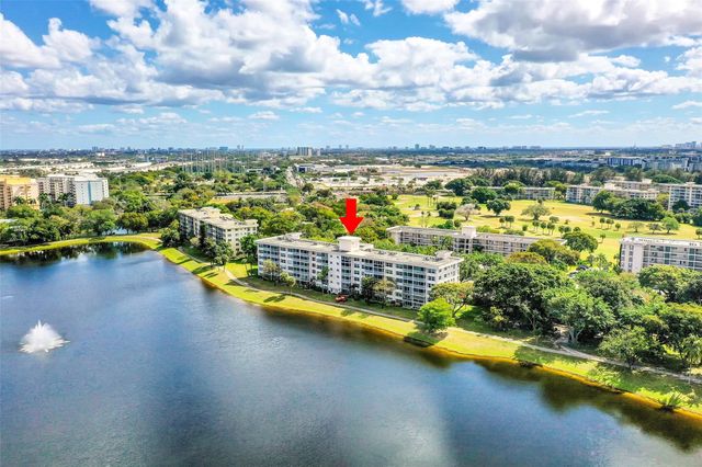 2801 N Palm Aire Dr 201, Pompano Beach, FL 33069