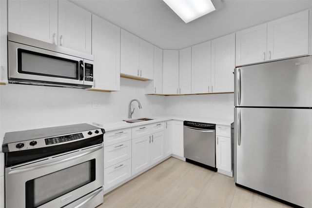 2801 N Palm Aire Dr 201, Pompano Beach, FL 33069