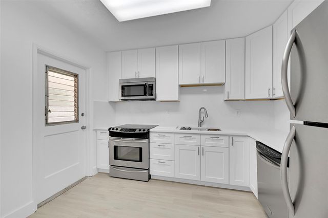 2801 N Palm Aire Dr 201, Pompano Beach, FL 33069