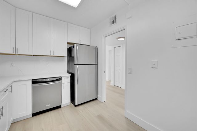 2801 N Palm Aire Dr 201, Pompano Beach, FL 33069