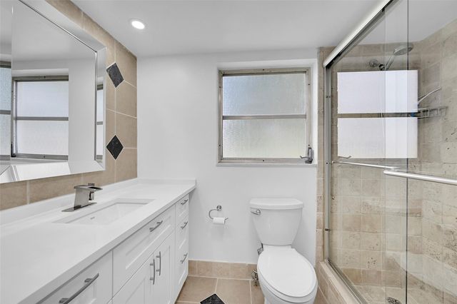 2801 N Palm Aire Dr 201, Pompano Beach, FL 33069