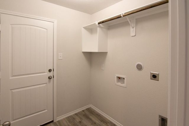 910 Dancing Sun Court, Baytown, TX 77521