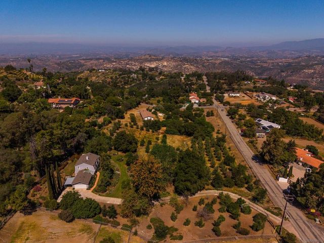 28808 Mountain Meadow, Escondido, CA 92026