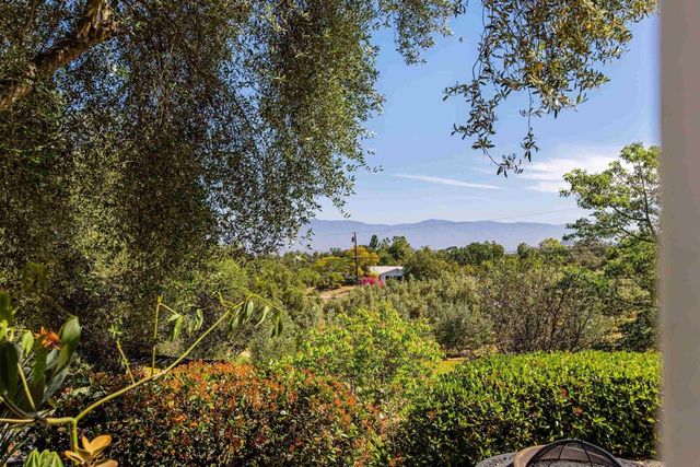 28808 Mountain Meadow, Escondido, CA 92026