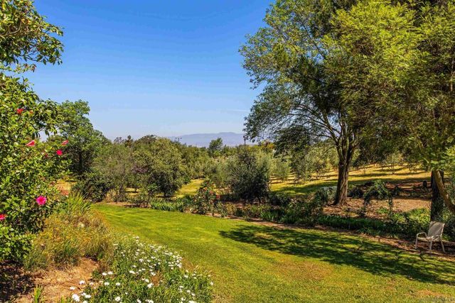 28808 Mountain Meadow, Escondido, CA 92026