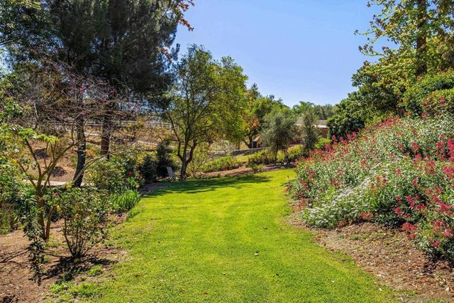 28808 Mountain Meadow, Escondido, CA 92026