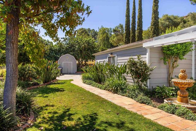 28808 Mountain Meadow, Escondido, CA 92026