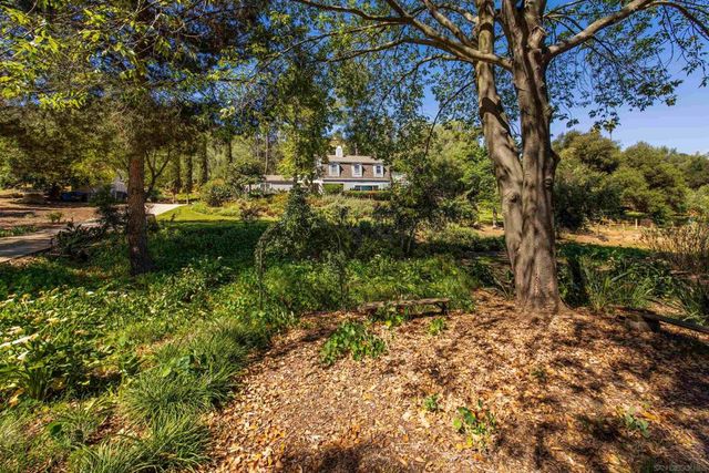 28808 Mountain Meadow, Escondido, CA 92026