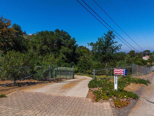 28808 Mountain Meadow, Escondido, CA 92026