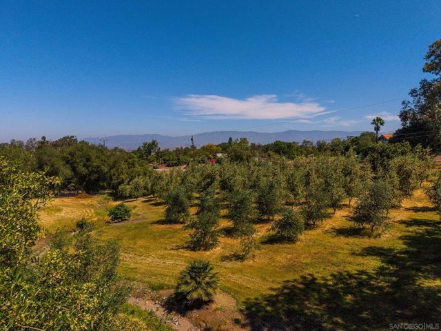28808 Mountain Meadow, Escondido, CA 92026