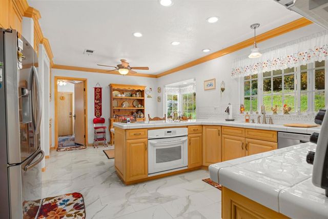 28808 Mountain Meadow, Escondido, CA 92026