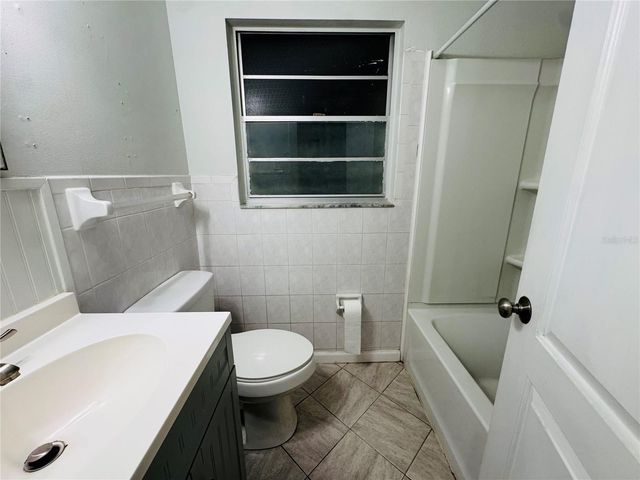 2976 POPLAR STREET, Sarasota, FL 34237