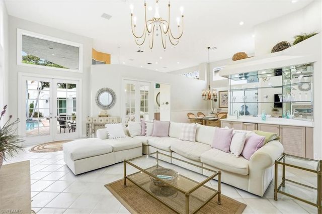7897 Cocobay DR, Naples, FL 34108
