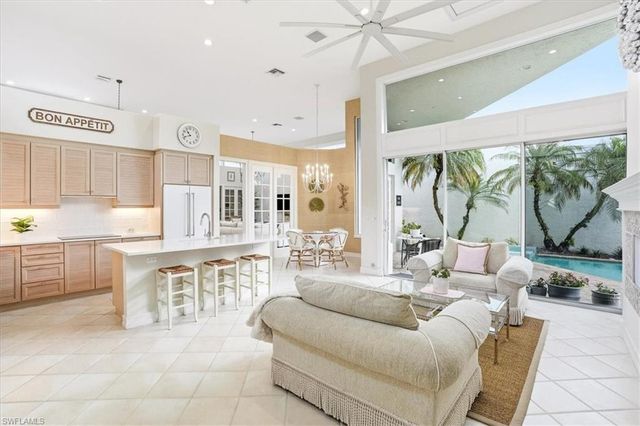 7897 Cocobay DR, Naples, FL 34108