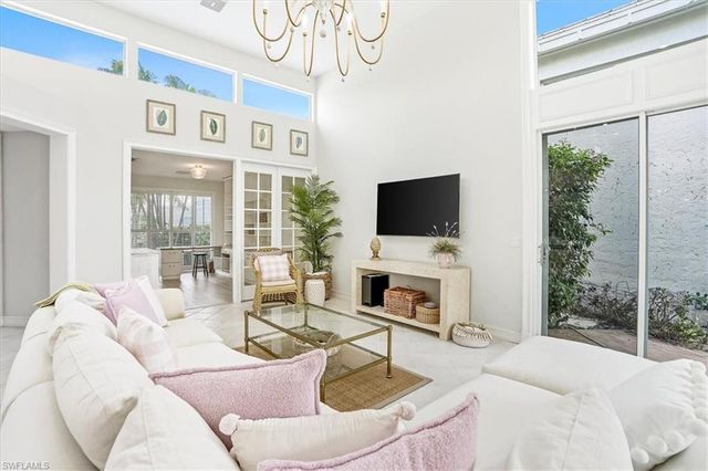 7897 Cocobay DR, Naples, FL 34108