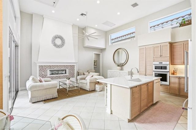 7897 Cocobay DR, Naples, FL 34108