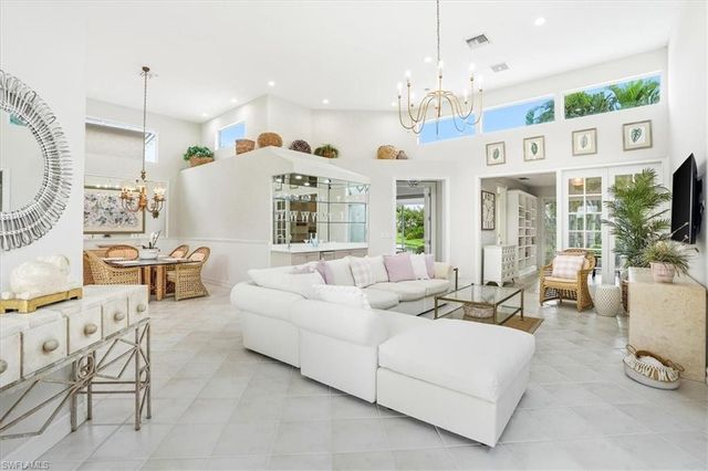 7897 Cocobay DR, Naples, FL 34108
