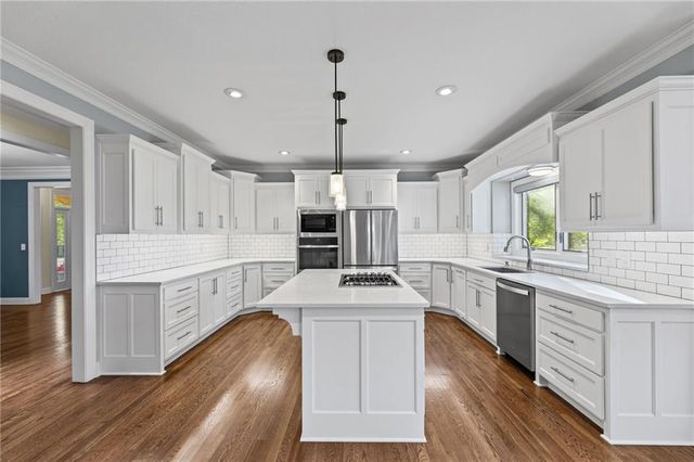6505 W 132nd Terrace, Overland Park, KS 66209
