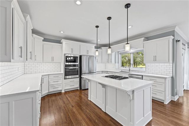 6505 W 132nd Terrace, Overland Park, KS 66209