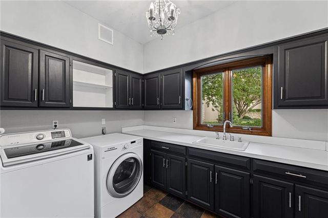 6505 W 132nd Terrace, Overland Park, KS 66209