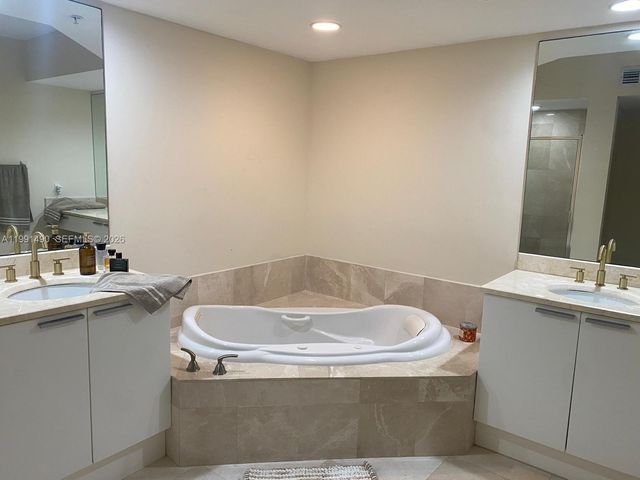 15051 Royal Oaks Ln 1705, North Miami, FL 33181