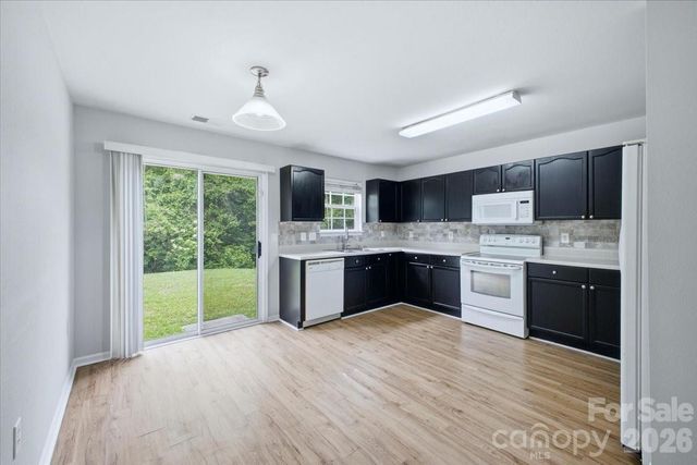 7143 Wandering Creek Drive, Charlotte, NC 28216