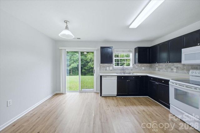 7143 Wandering Creek Drive, Charlotte, NC 28216