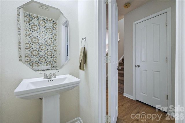 7143 Wandering Creek Drive, Charlotte, NC 28216