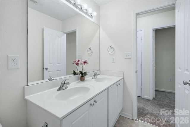 7143 Wandering Creek Drive, Charlotte, NC 28216