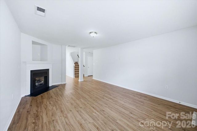 7143 Wandering Creek Drive, Charlotte, NC 28216