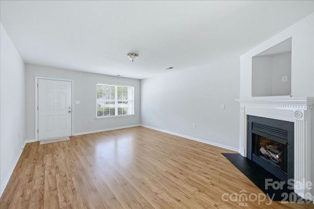 7143 Wandering Creek Drive, Charlotte, NC 28216
