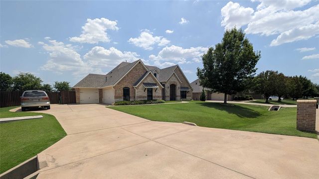 1301 Twisting Star Drive, Fort Worth, TX 76052