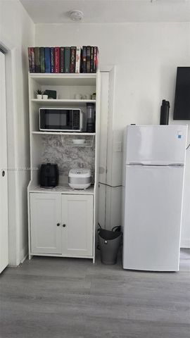 2729 NW 47th St, Miami, FL 33142