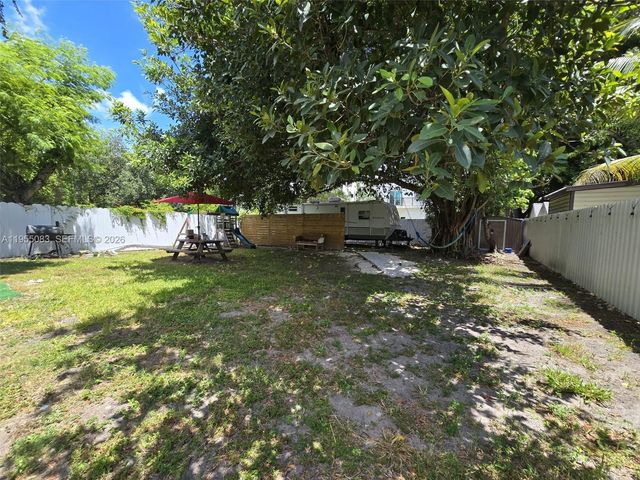 2729 NW 47th St, Miami, FL 33142