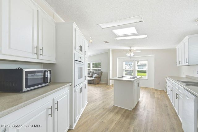 304 Portside Lane, Edgewater, FL 32141