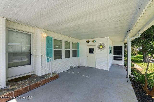 304 Portside Lane, Edgewater, FL 32141