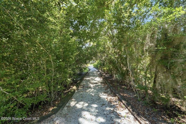 304 Portside Lane, Edgewater, FL 32141