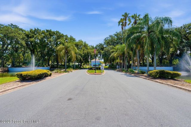 304 Portside Lane, Edgewater, FL 32141